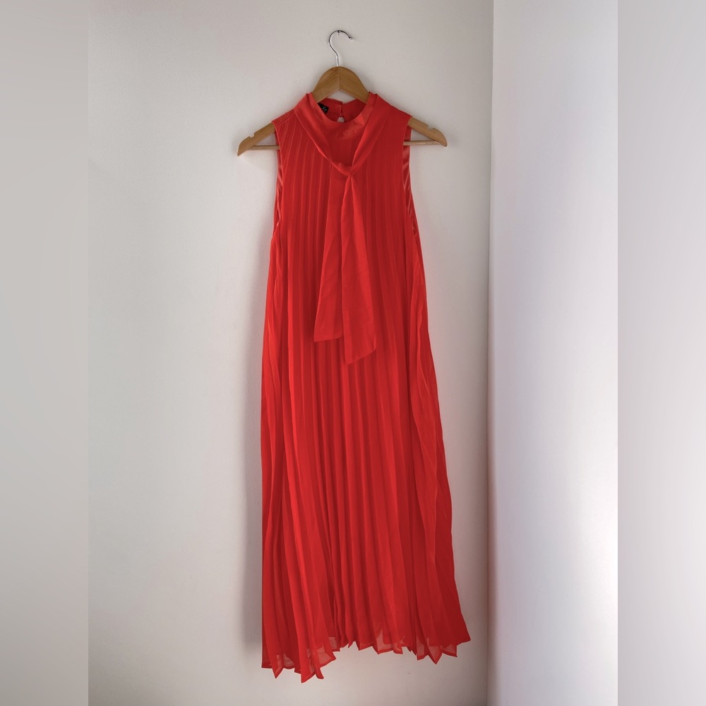 Nasty Gal Size 8 Sleeveless Sunburst Pleat Dress